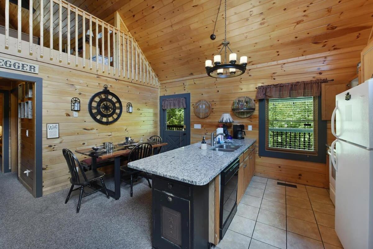 Ryes And Shine Bootlegger'S Cabin! Hot Tub* Pool* Arcade* Billiards *Ev * Pet Friendly Сев'єрвілл Екстер'єр фото