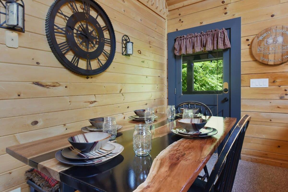 Ryes And Shine Bootlegger'S Cabin! Hot Tub* Pool* Arcade* Billiards *Ev * Pet Friendly Сев'єрвілл Екстер'єр фото