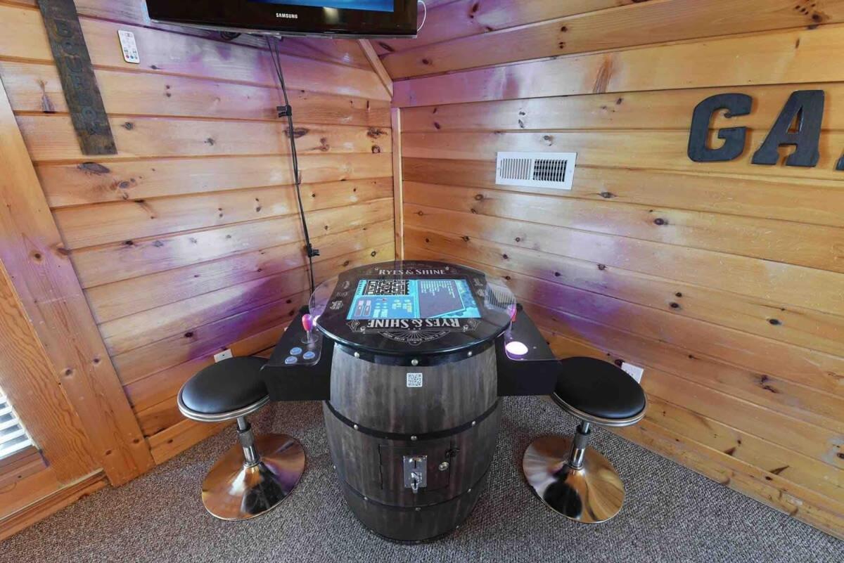 Ryes And Shine Bootlegger'S Cabin! Hot Tub* Pool* Arcade* Billiards *Ev * Pet Friendly Сев'єрвілл Екстер'єр фото