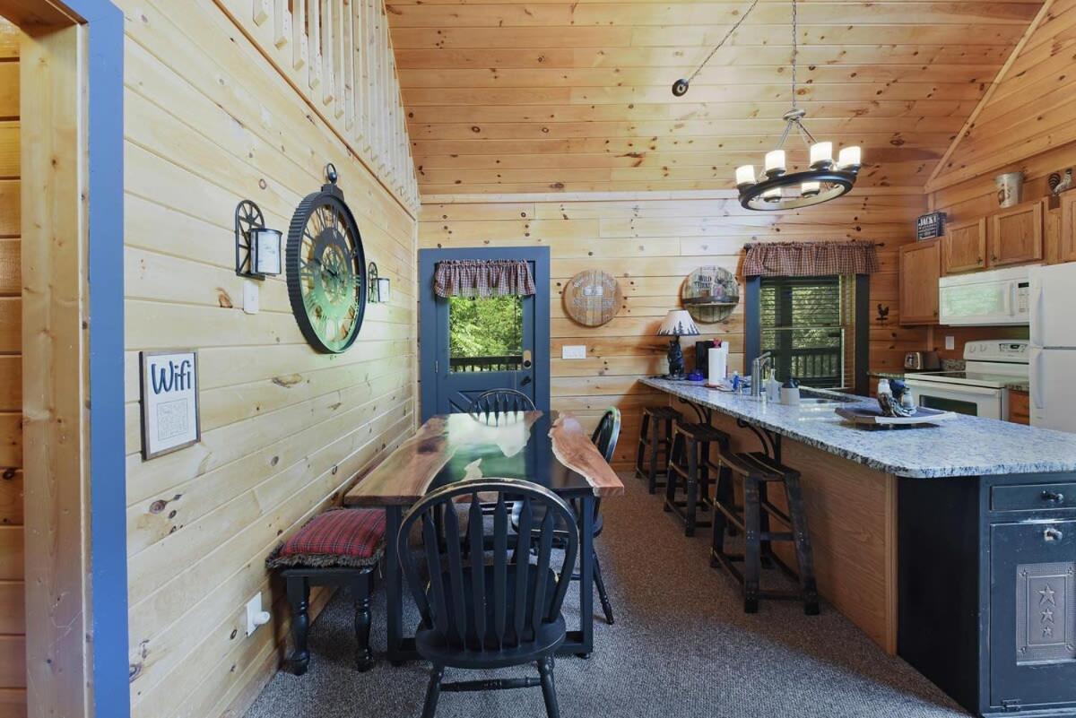 Ryes And Shine Bootlegger'S Cabin! Hot Tub* Pool* Arcade* Billiards *Ev * Pet Friendly Сев'єрвілл Екстер'єр фото